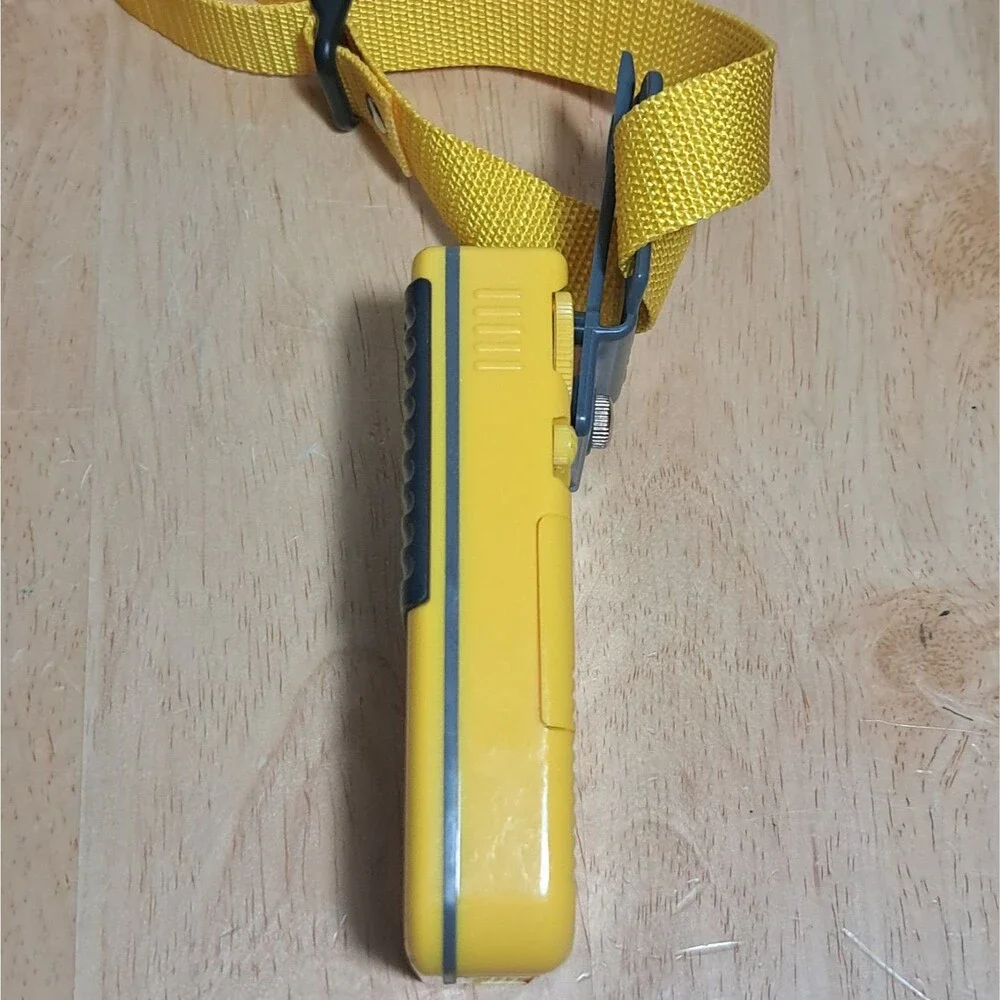 Vintage SONY FM/AM Sport Walkman Radio Yellow w Belt Strap WORKS READ!!!!
